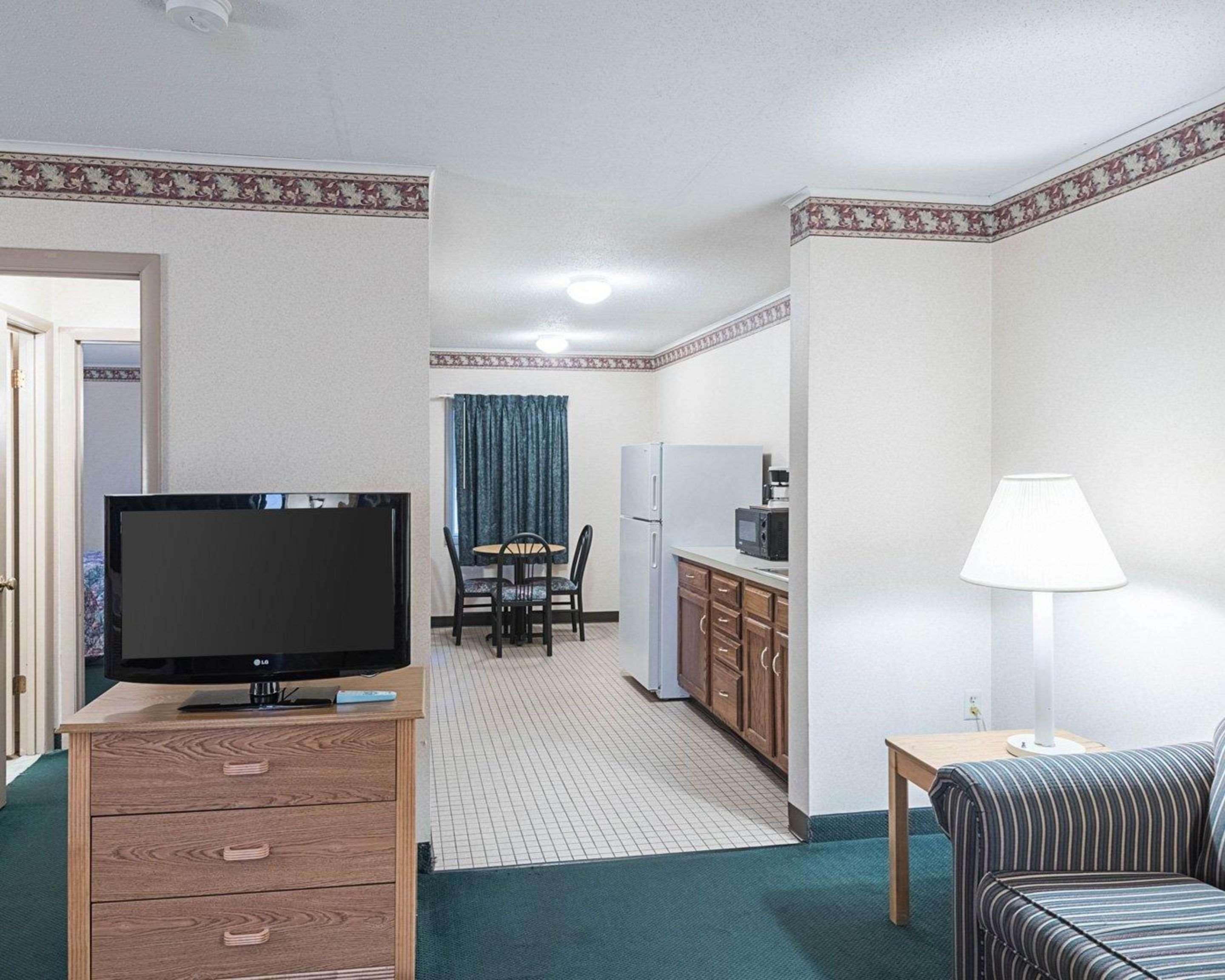 Rodeway Inn & Suites Rehoboth Beach Exterior photo