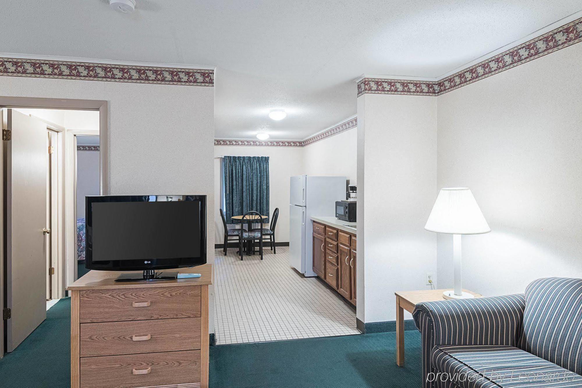 Rodeway Inn & Suites Rehoboth Beach Exterior photo